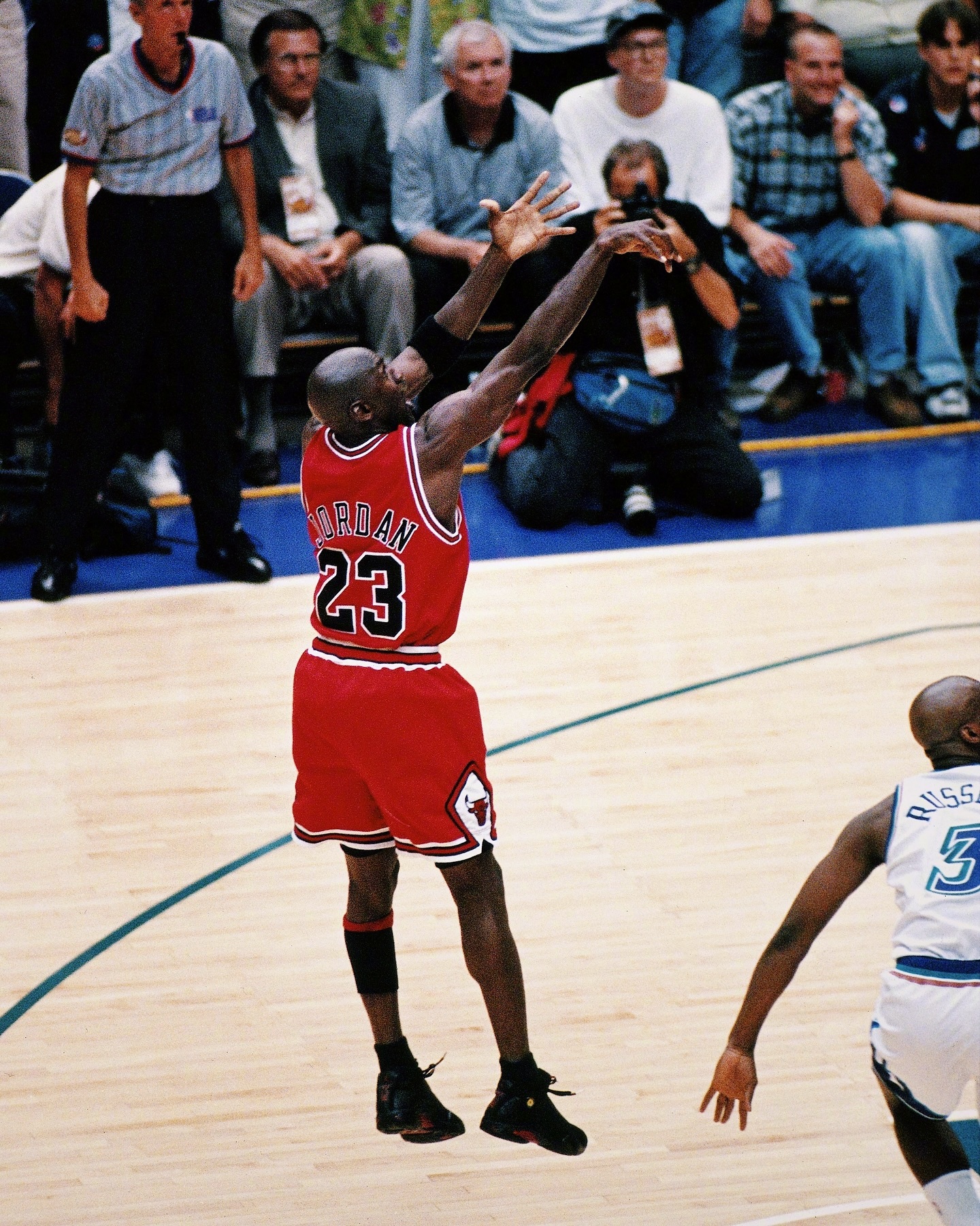 关键时刻芝加哥公牛篮板制胜——英超节点到来，态度坚定，细节决定成败的简单介绍