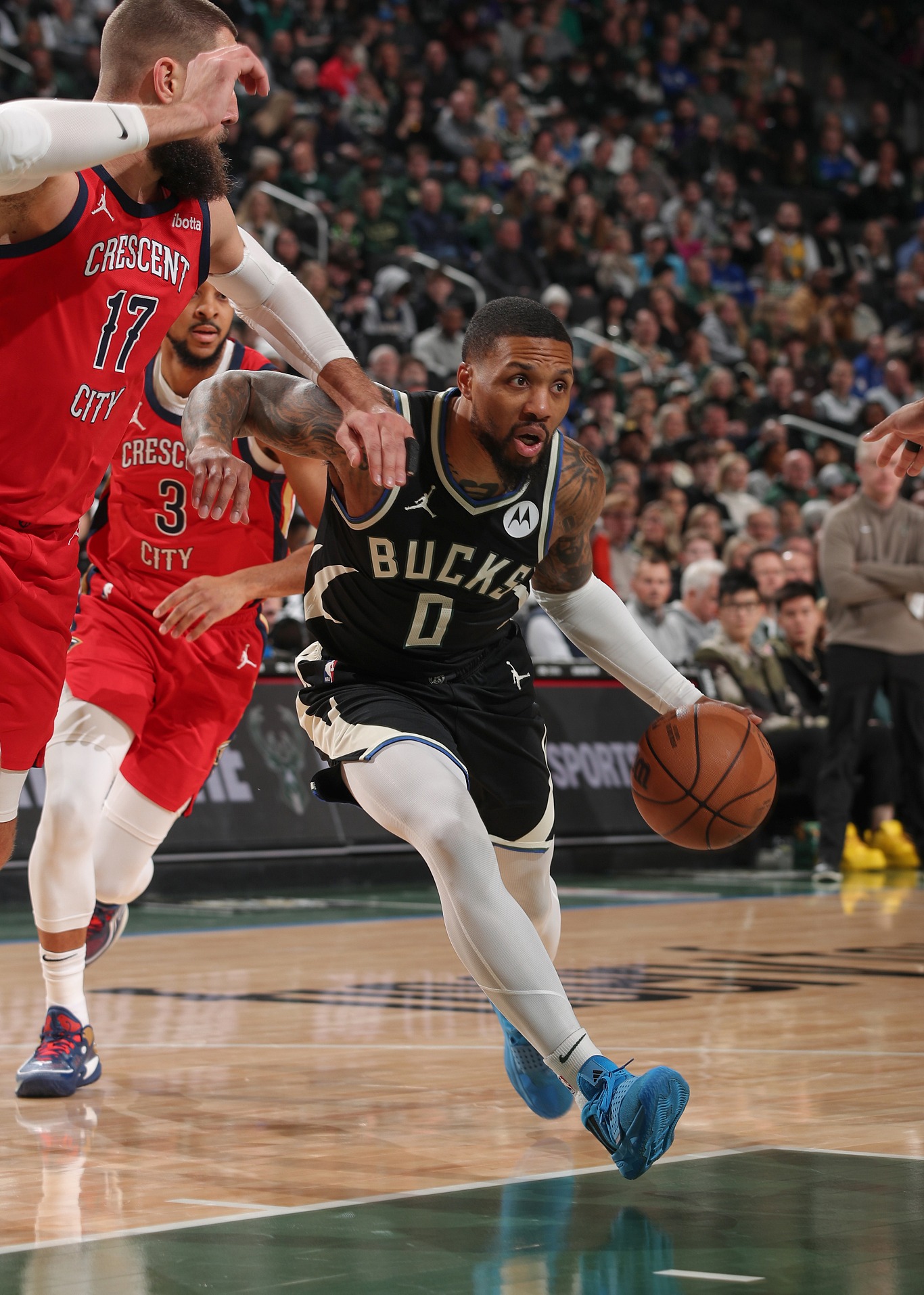 包含密尔沃基雄鹿发布备战花絮，关键时刻战术微调，法国杯任务艰巨，训练强度明显提升的词条